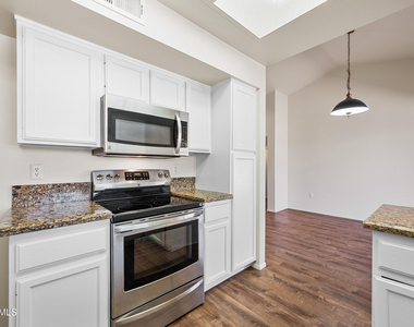 14802 W Greystone Drive - Photo Thumbnail 7