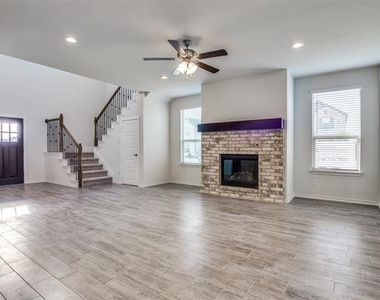 1700 Wayne Lane - Photo Thumbnail 2