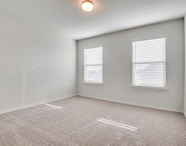 1700 Wayne Lane - Photo Thumbnail 6