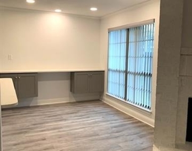 16301 Ledgemont Lane - Photo Thumbnail 2