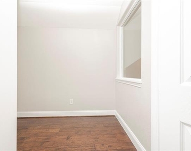 9704 Tanen Drive - Photo Thumbnail 7
