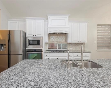 9704 Tanen Drive - Photo Thumbnail 4
