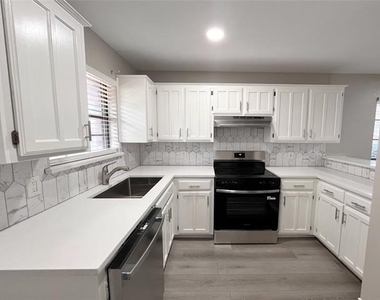 5628 Westchase Drive - Photo Thumbnail 8