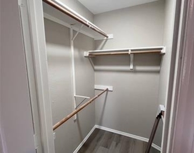 5628 Westchase Drive - Photo Thumbnail 12