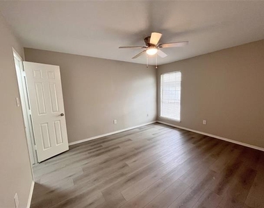 5628 Westchase Drive - Photo Thumbnail 13