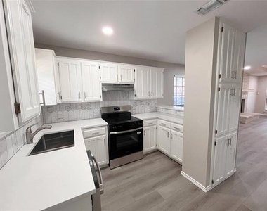 5628 Westchase Drive - Photo Thumbnail 7