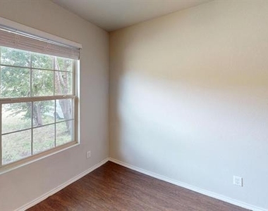5513 Diaz Avenue - Photo Thumbnail 11