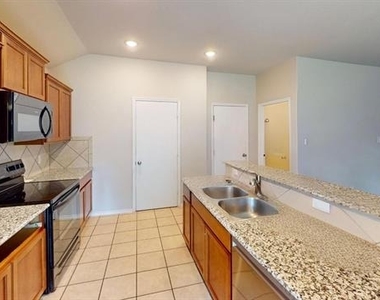 5513 Diaz Avenue - Photo Thumbnail 3
