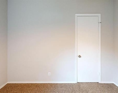 5513 Diaz Avenue - Photo Thumbnail 12