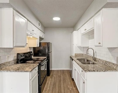 143 Allencrest Drive - Photo Thumbnail 8