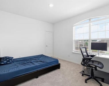 8309 Gray Squirrel Lane - Photo Thumbnail 5