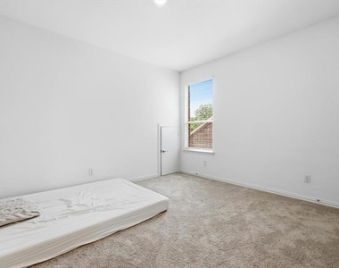 8309 Gray Squirrel Lane - Photo Thumbnail 10