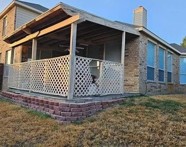 215 Lairds Drive - Photo Thumbnail 4