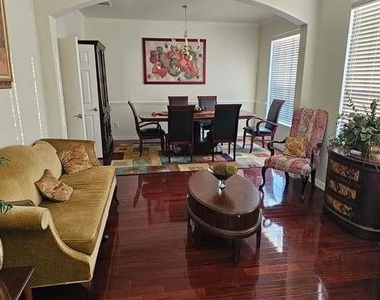 215 Lairds Drive - Photo Thumbnail 12