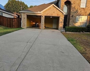215 Lairds Drive - Photo Thumbnail 6