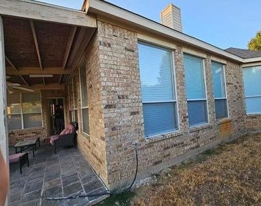 215 Lairds Drive - Photo Thumbnail 18