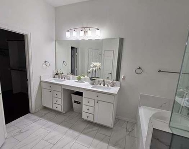 215 Lairds Drive - Photo Thumbnail 11