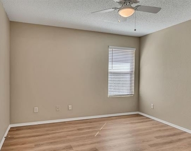 2124 Blanco Lane - Photo Thumbnail 18