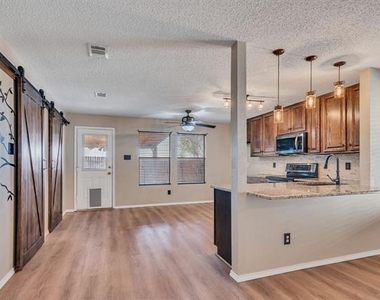 2124 Blanco Lane - Photo Thumbnail 10