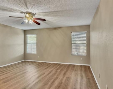 2124 Blanco Lane - Photo Thumbnail 20