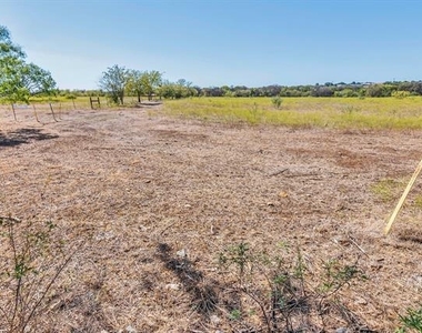 2124 Blanco Lane - Photo Thumbnail 24