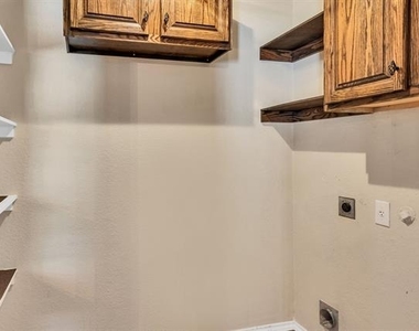 2124 Blanco Lane - Photo Thumbnail 17