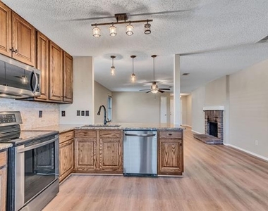 2124 Blanco Lane - Photo Thumbnail 14