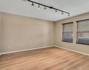 2124 Blanco Lane - Photo Thumbnail 4