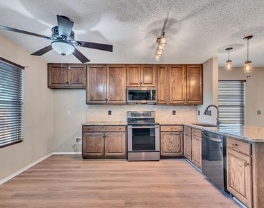 2124 Blanco Lane - Photo Thumbnail 12
