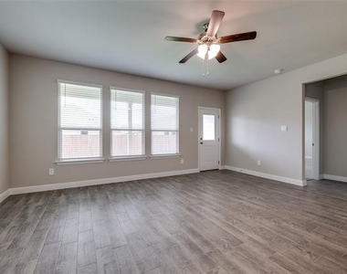 1224 Southwark Drive - Photo Thumbnail 3