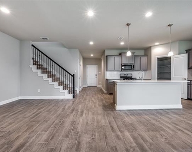 1224 Southwark Drive - Photo Thumbnail 4