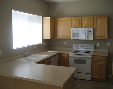 40228 N Patriot Way - Photo Thumbnail 2