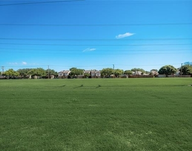 6416 Burbank Way - Photo Thumbnail 23