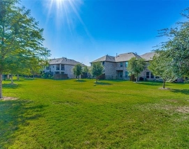 6416 Burbank Way - Photo Thumbnail 22