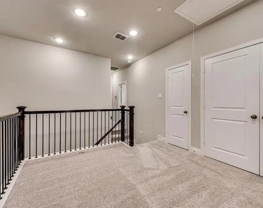 6416 Burbank Way - Photo Thumbnail 10