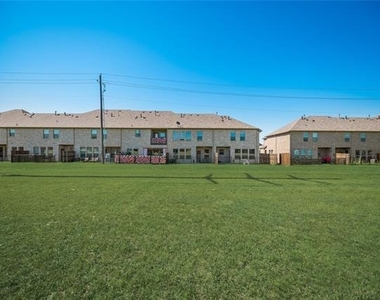 6416 Burbank Way - Photo Thumbnail 24