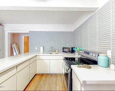 707 E University Drive - Photo Thumbnail 4