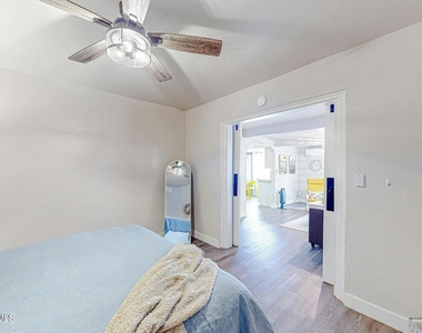 707 E University Drive - Photo Thumbnail 9