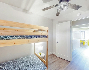707 E University Drive - Photo Thumbnail 12