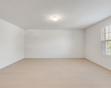 3004 Pinyon Place - Photo Thumbnail 6