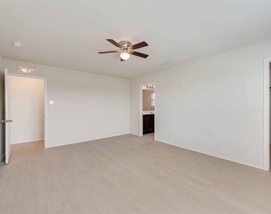 3004 Pinyon Place - Photo Thumbnail 14