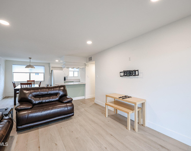6824 E 2nd Street - Photo Thumbnail 6