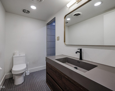6824 E 2nd Street - Photo Thumbnail 15