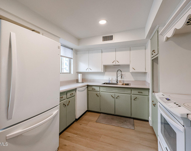 6824 E 2nd Street - Photo Thumbnail 9