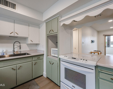 6824 E 2nd Street - Photo Thumbnail 10