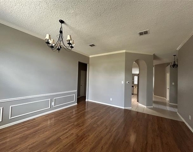 10105 Mallory Drive - Photo Thumbnail 1