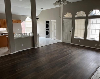 918 Morningside Lane - Photo Thumbnail 7