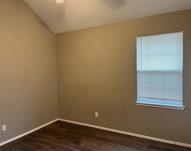 918 Morningside Lane - Photo Thumbnail 9