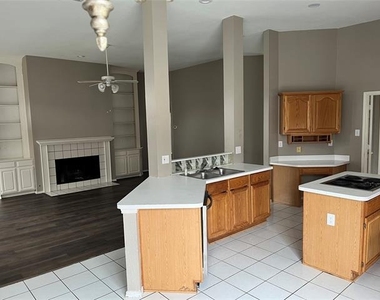 918 Morningside Lane - Photo Thumbnail 4