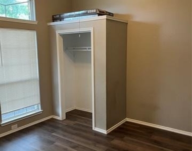 918 Morningside Lane - Photo Thumbnail 6
